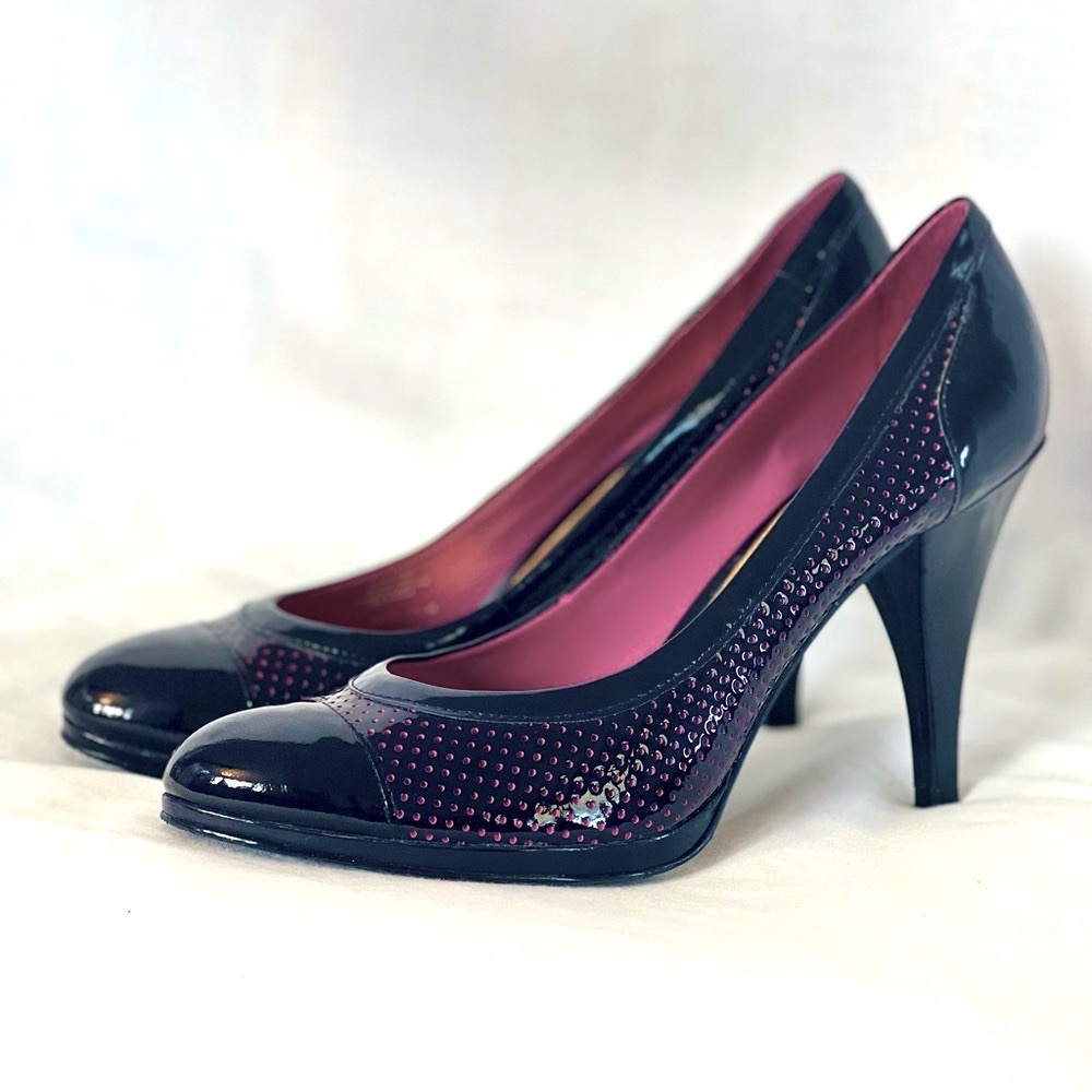 Antonio Melani size 7.5M high heels with navy blue leather and dark pink accents